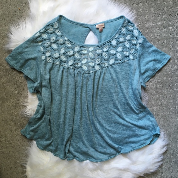 Cape Juby Tops - Cape Juby ~ crocheted flower top